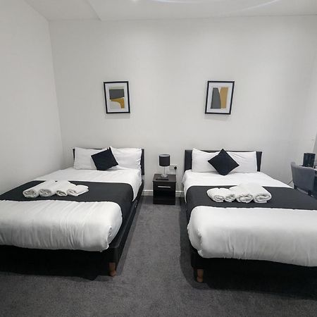 Oyo Firs Lodge London Heathrow Hounslow Exteriör bild