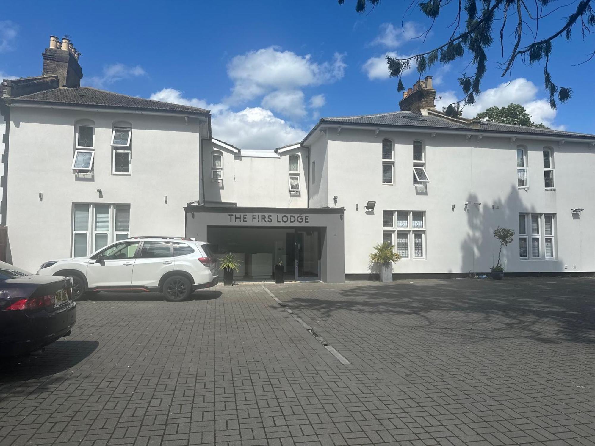 Oyo Firs Lodge London Heathrow Hounslow Exteriör bild