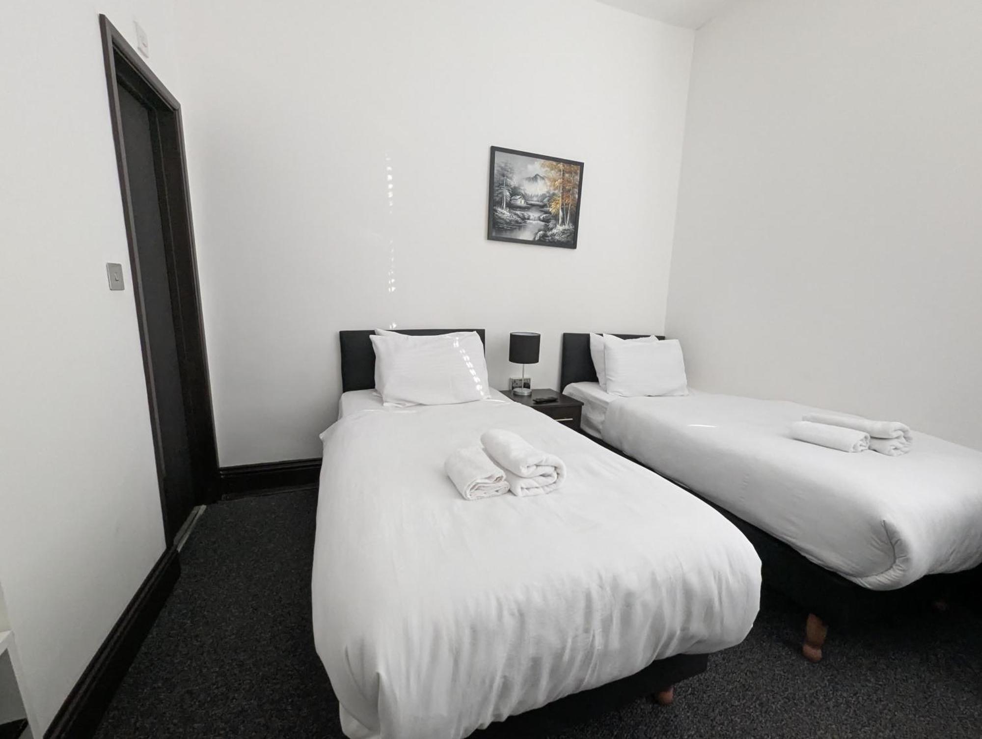 Oyo Firs Lodge London Heathrow Hounslow Exteriör bild