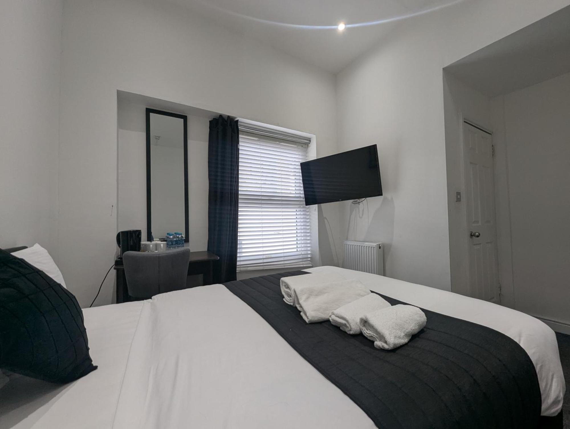 Oyo Firs Lodge London Heathrow Hounslow Exteriör bild