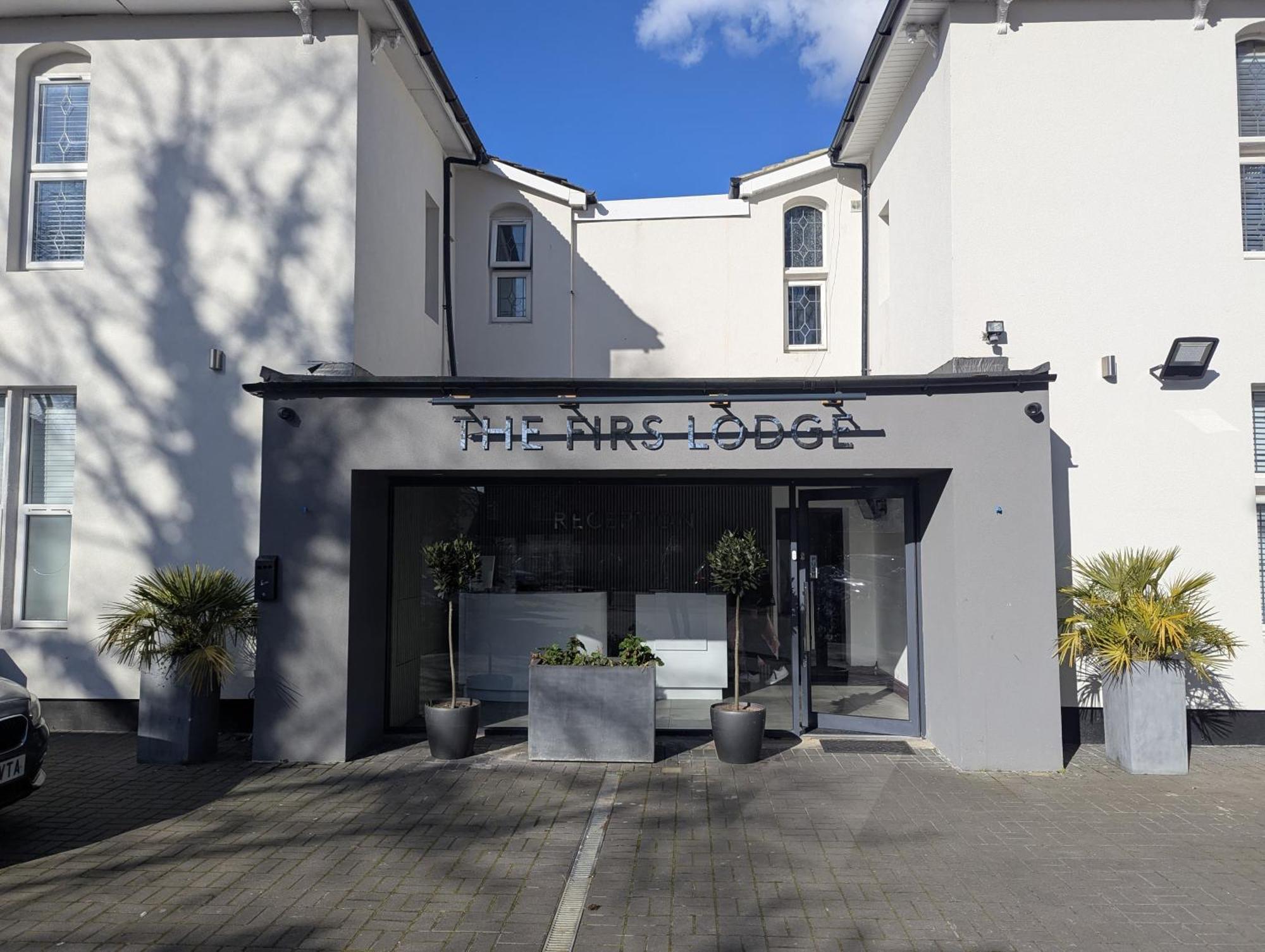 Oyo Firs Lodge London Heathrow Hounslow Exteriör bild
