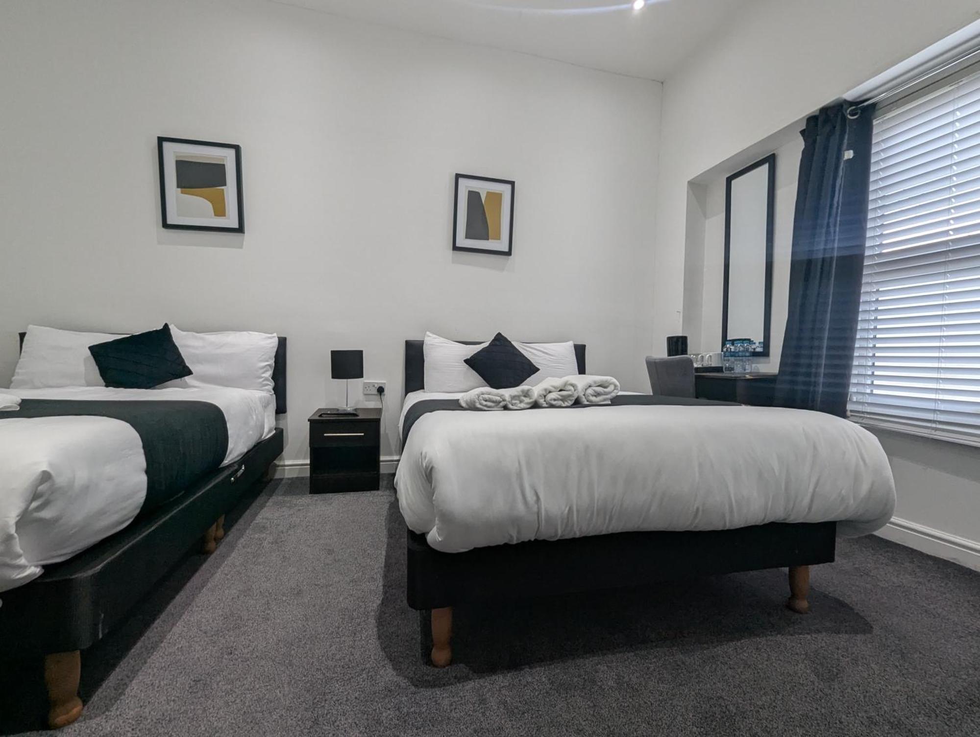 Oyo Firs Lodge London Heathrow Hounslow Exteriör bild