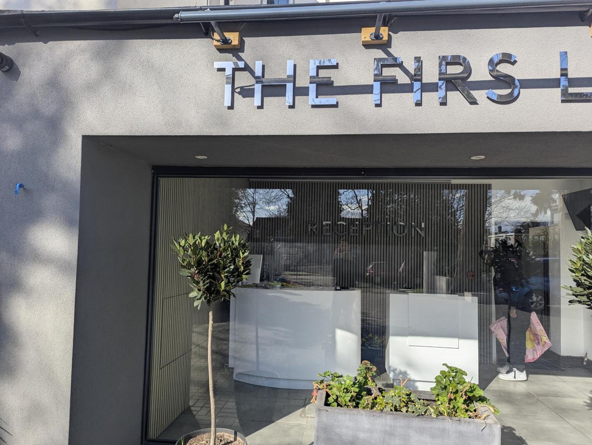 Oyo Firs Lodge London Heathrow Hounslow Exteriör bild