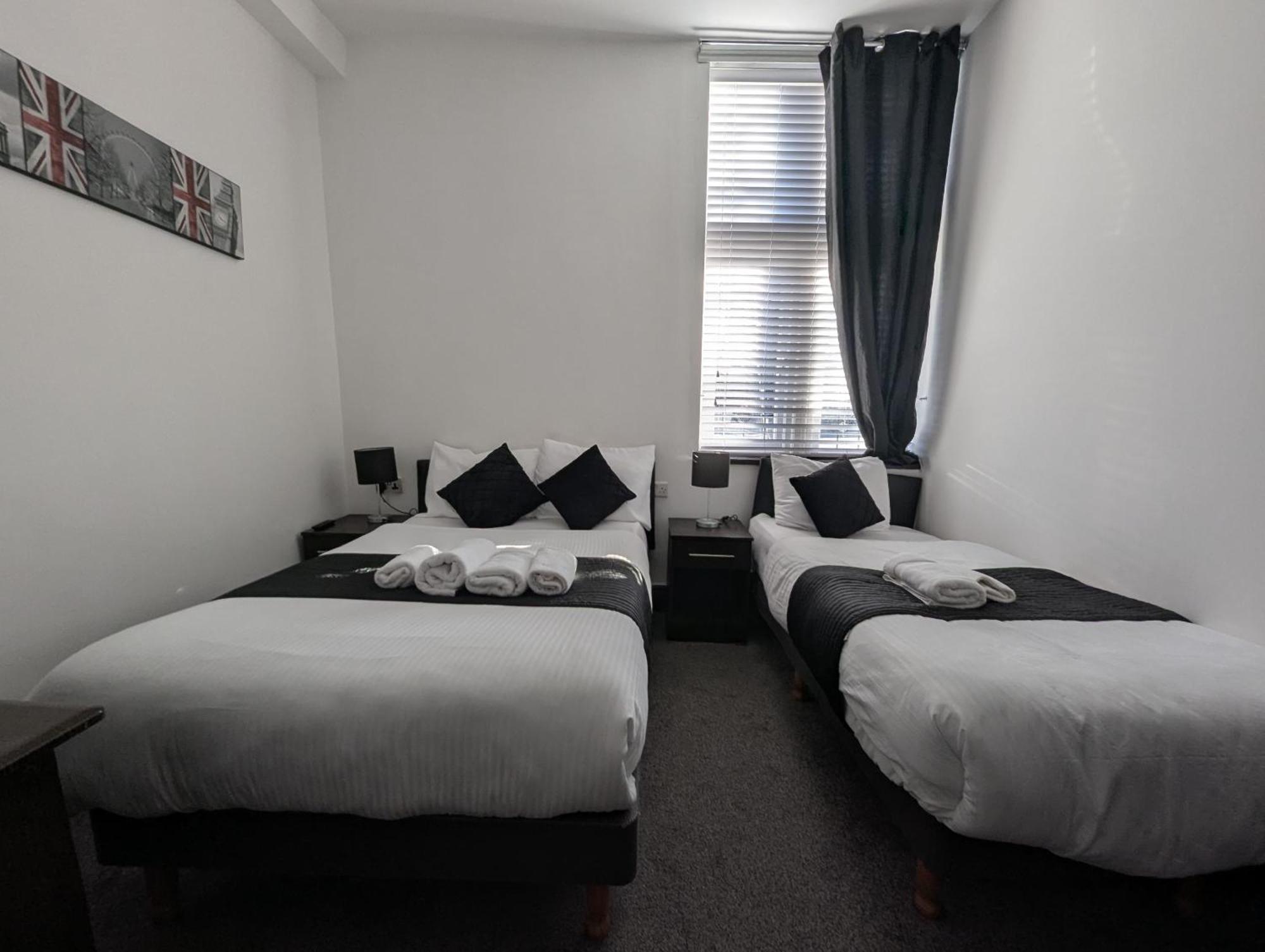Oyo Firs Lodge London Heathrow Hounslow Exteriör bild