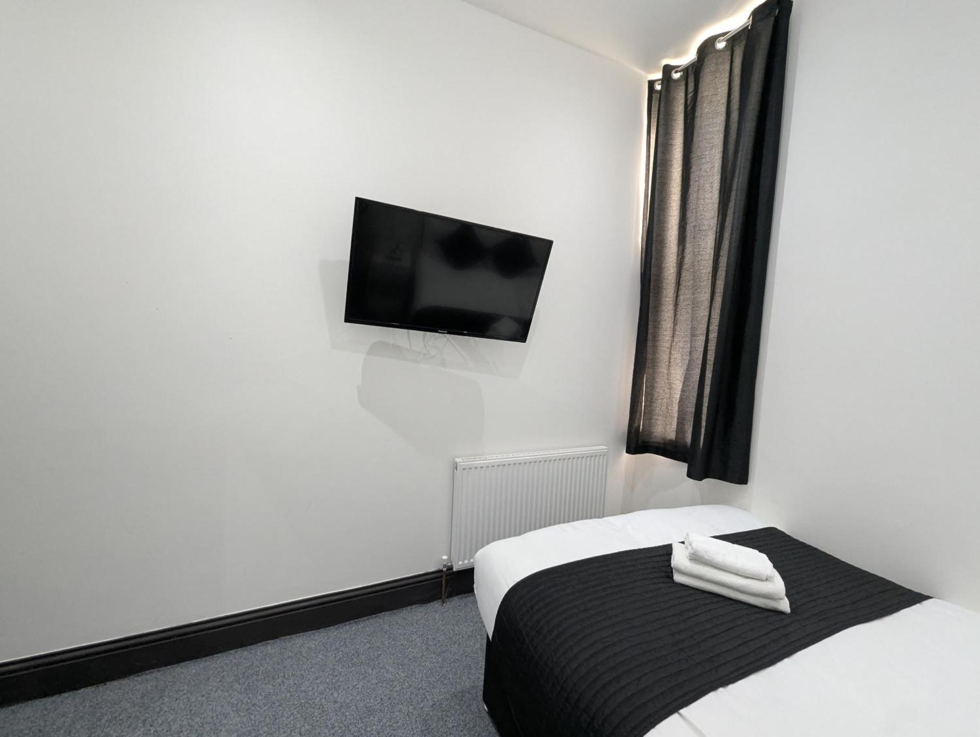 Oyo Firs Lodge London Heathrow Hounslow Exteriör bild
