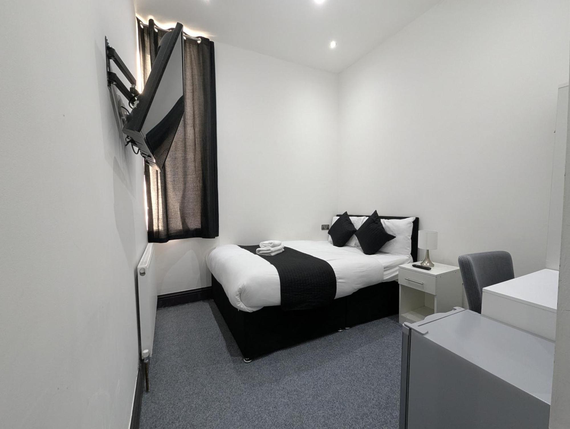 Oyo Firs Lodge London Heathrow Hounslow Exteriör bild