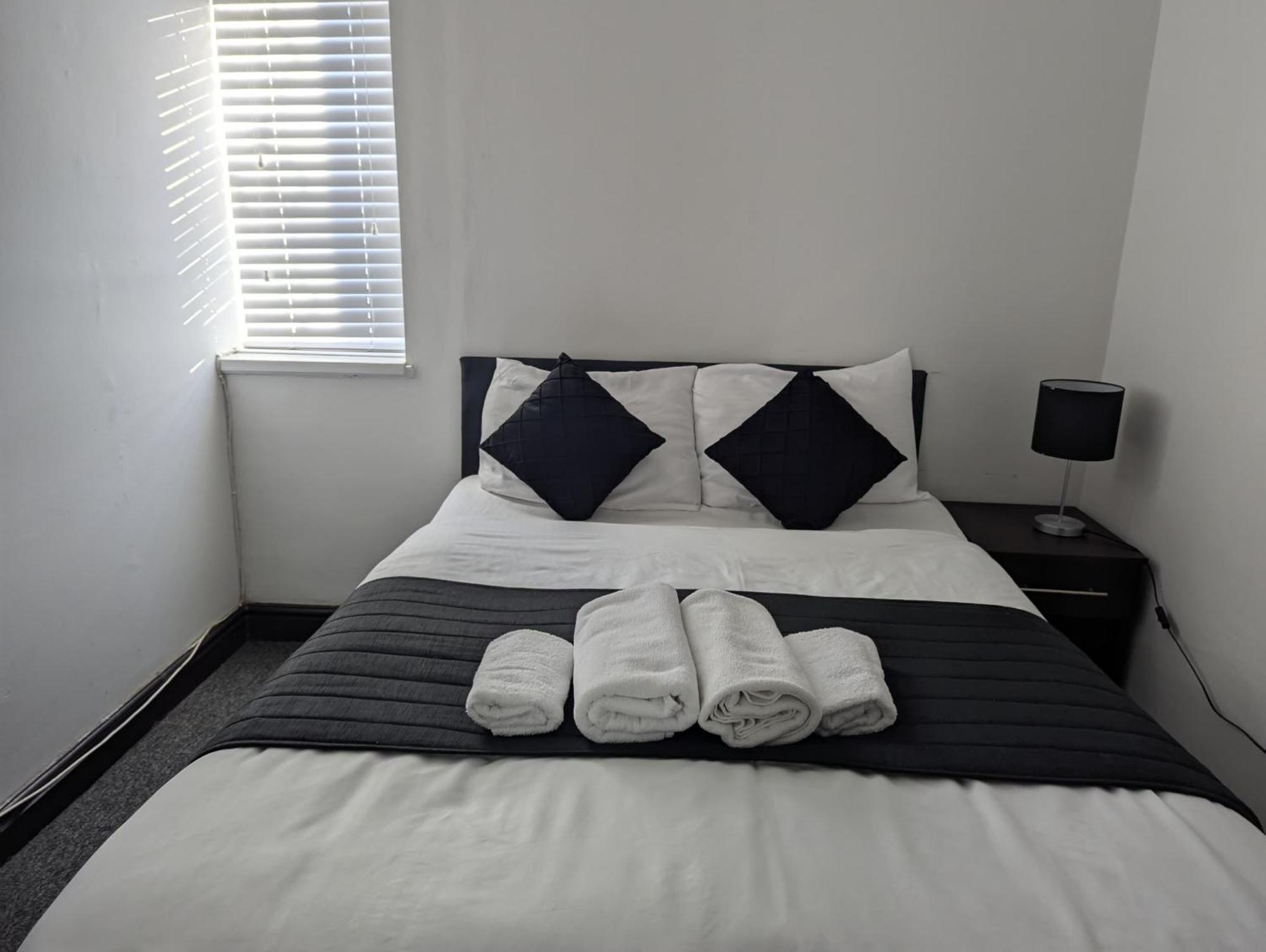 Oyo Firs Lodge London Heathrow Hounslow Exteriör bild