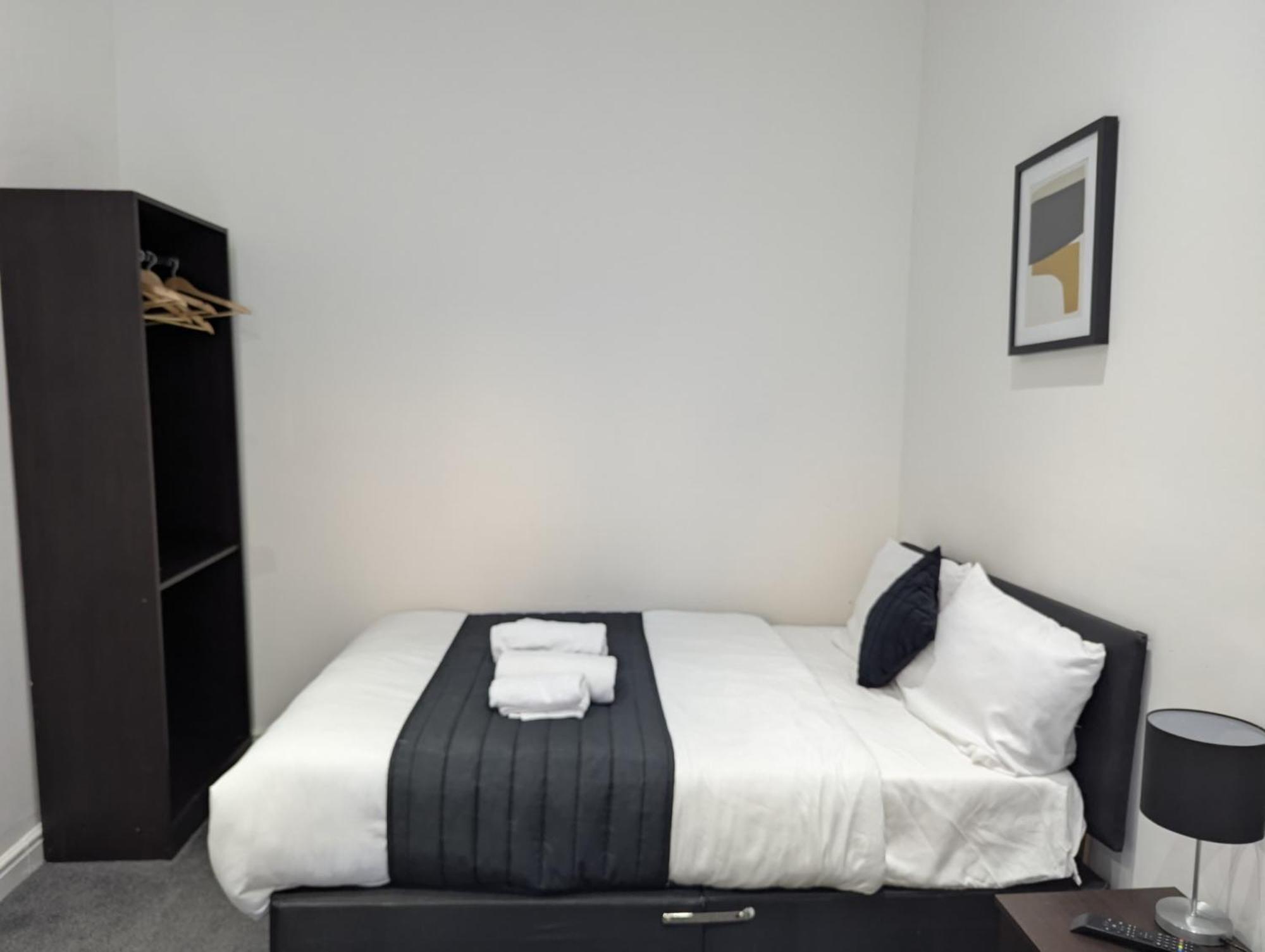 Oyo Firs Lodge London Heathrow Hounslow Exteriör bild