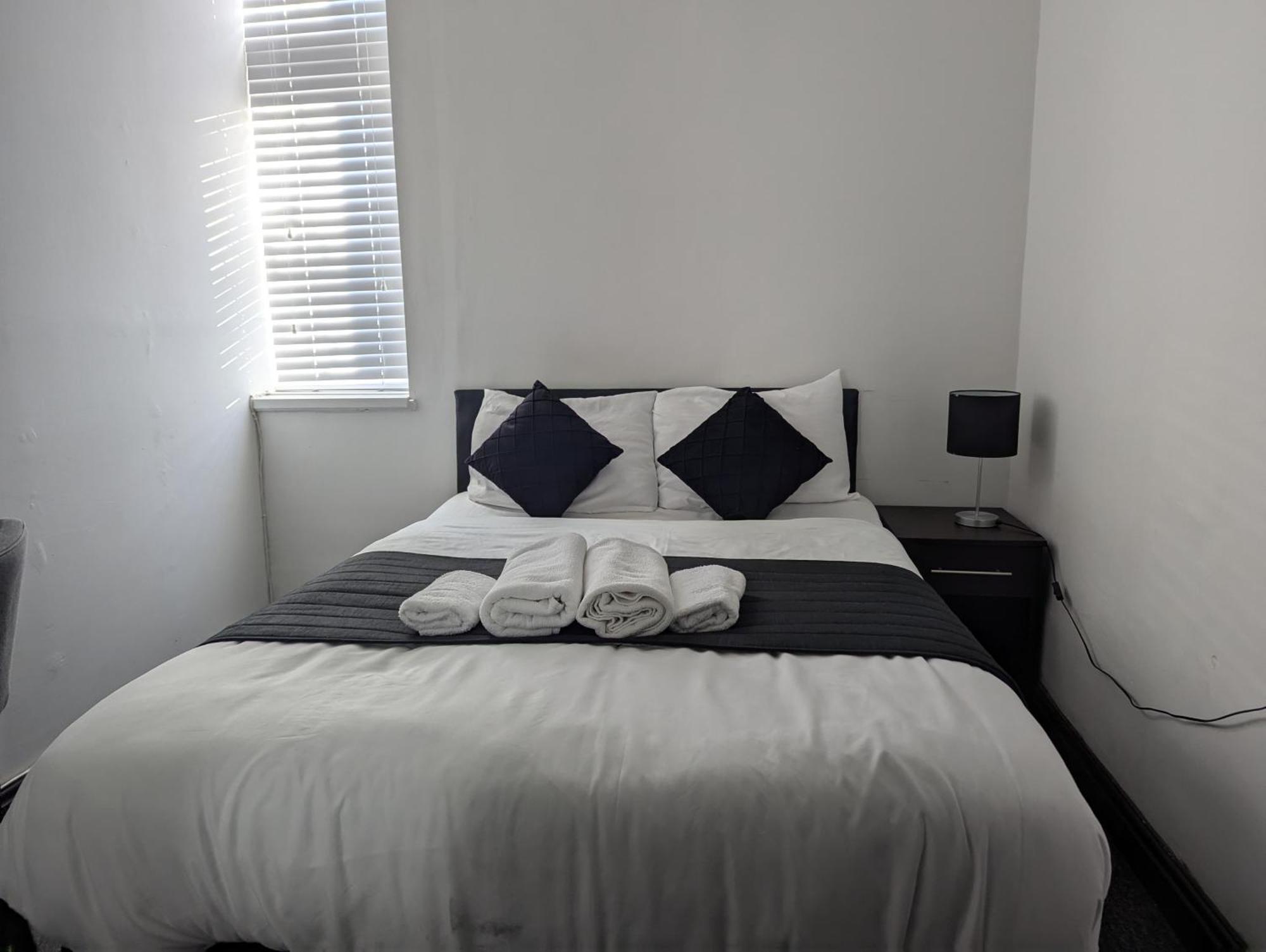 Oyo Firs Lodge London Heathrow Hounslow Exteriör bild