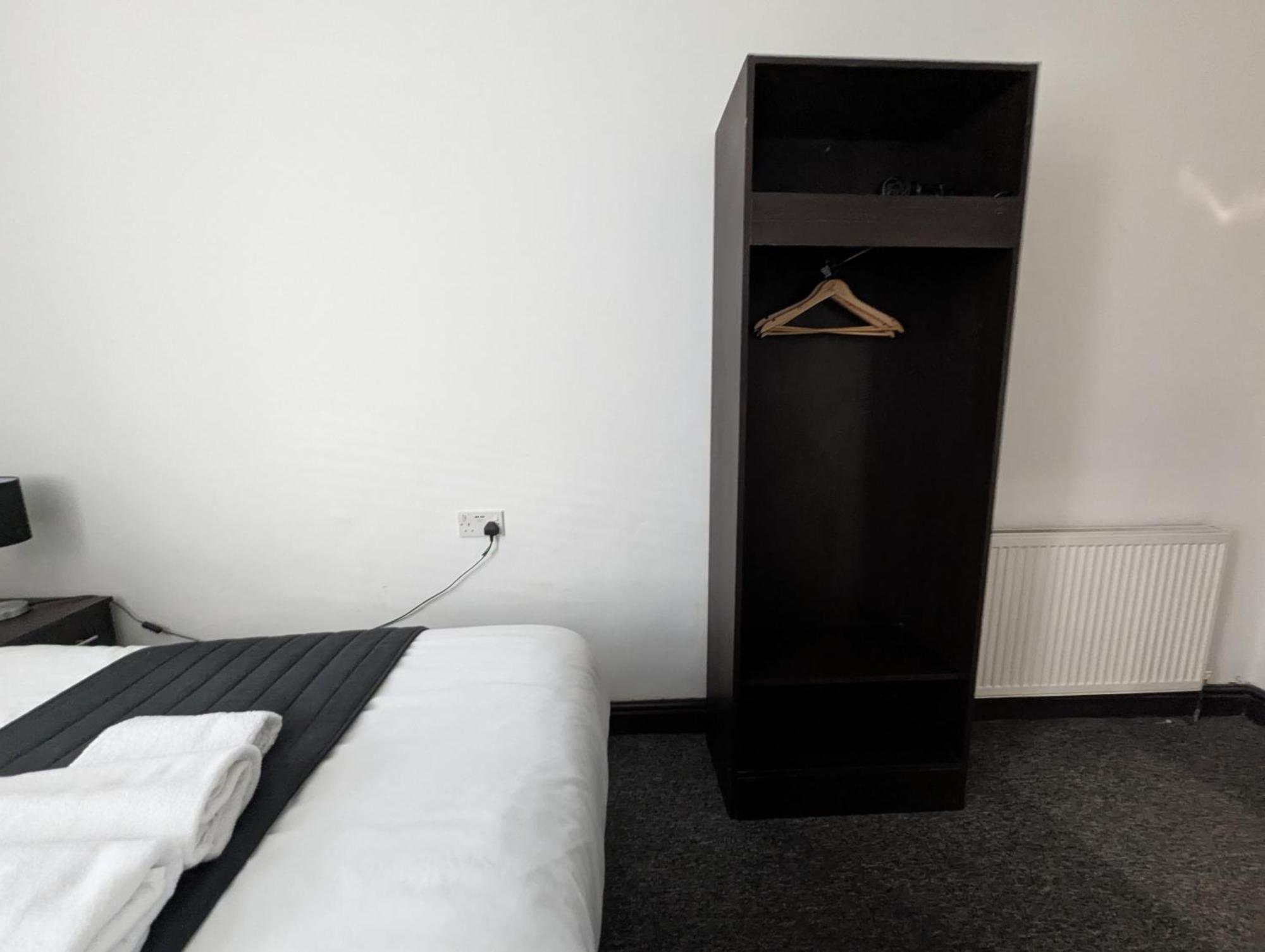 Oyo Firs Lodge London Heathrow Hounslow Exteriör bild
