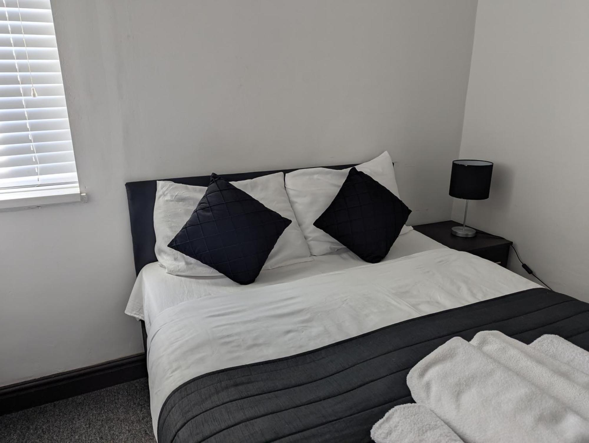 Oyo Firs Lodge London Heathrow Hounslow Exteriör bild