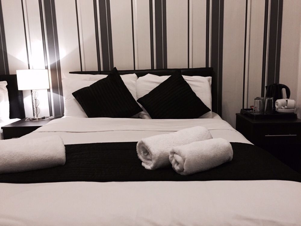 Oyo Firs Lodge London Heathrow Hounslow Exteriör bild