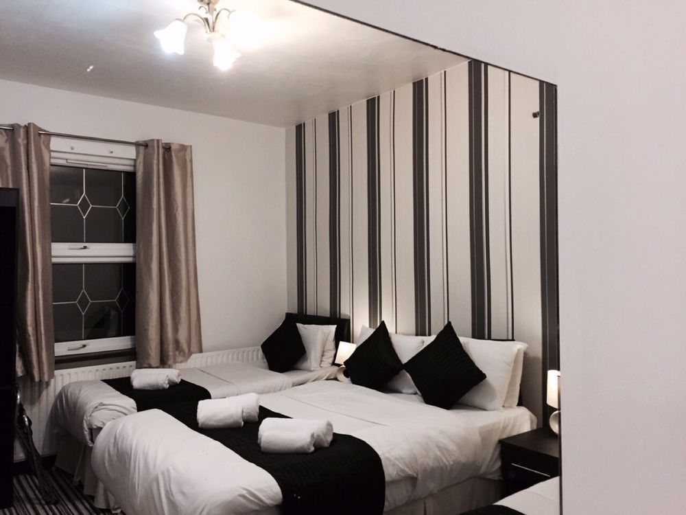 Oyo Firs Lodge London Heathrow Hounslow Exteriör bild