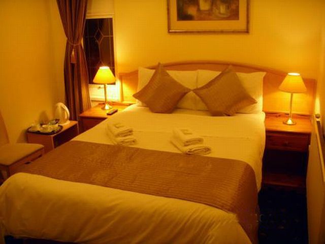 Oyo Firs Lodge London Heathrow Hounslow Exteriör bild