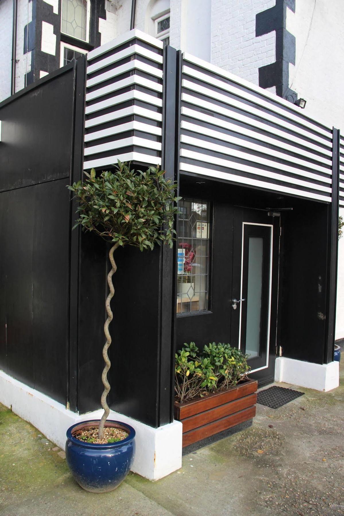 Oyo Firs Lodge London Heathrow Hounslow Exteriör bild